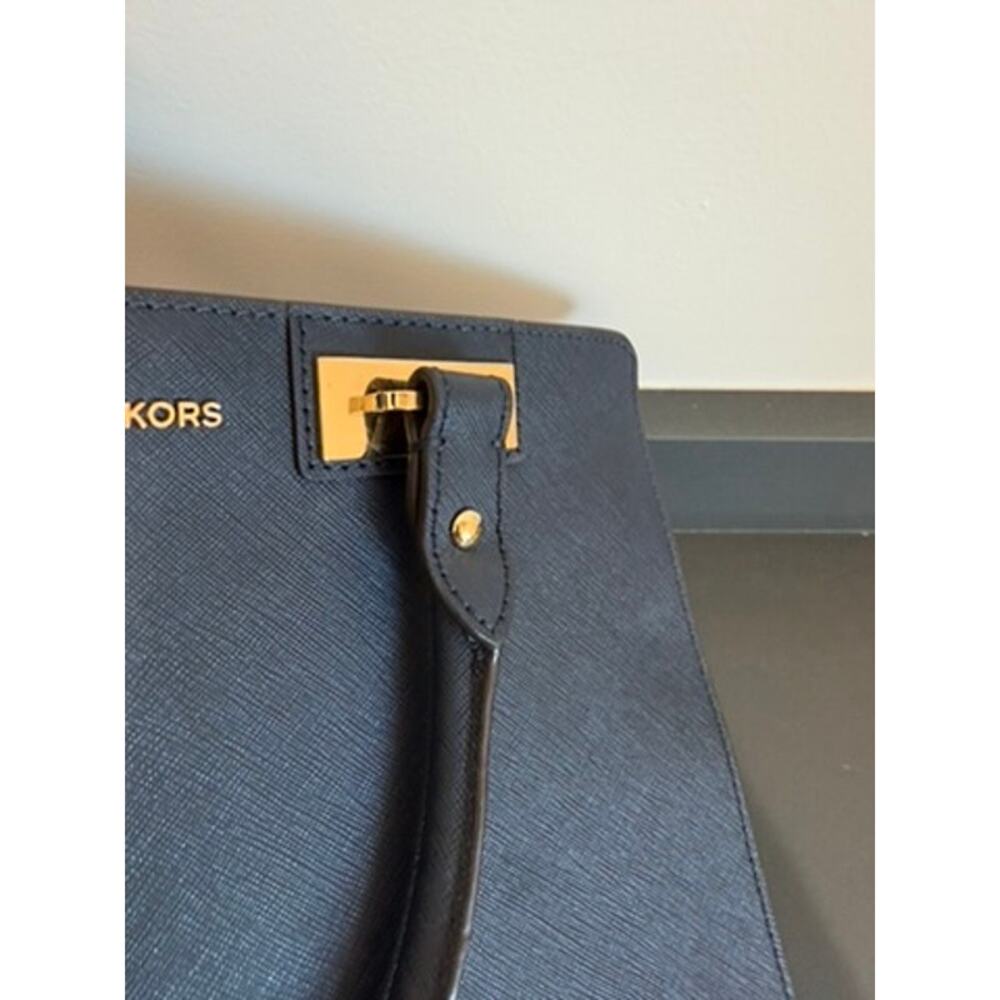 Michael Kors Quinn Satchel Navy Blue Saffiano Leather Top Handle Bag Medium - Picture 3 of 12